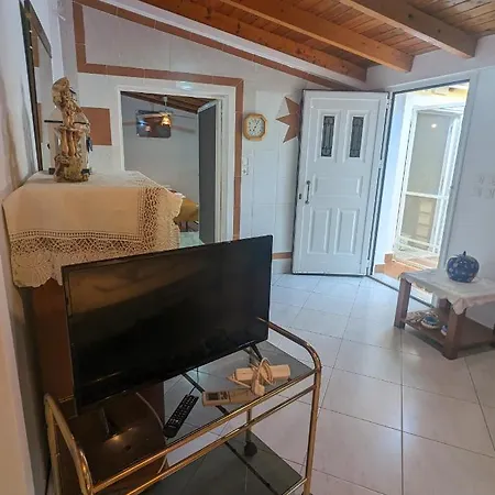 λευτέρης * Isthmia